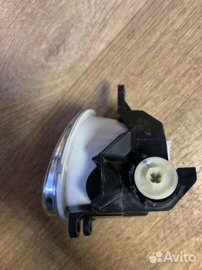 Фара противотуманная передняя левая Toyota