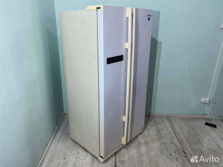 Холодильник Sibe by side Samsung