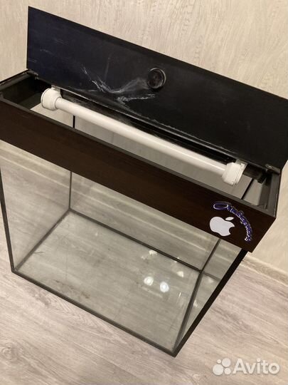 Аквариум с крышкой освещения