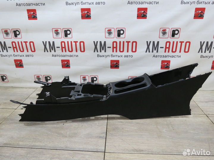 Консоль центральная Audi Q3