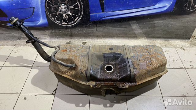 Топливный бак с крышкой Mercedes Benz W210