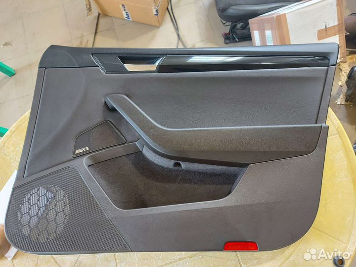 Дверные карты Canton, подсветка Skoda Superb 3