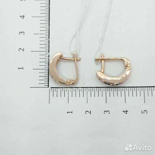 Золотые серьги с камнем