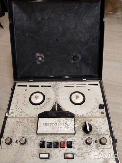 Катушечный магнитофон Комета 209