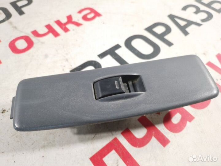 Кнопка стеклоподъемника передняя левая Toyota Rav