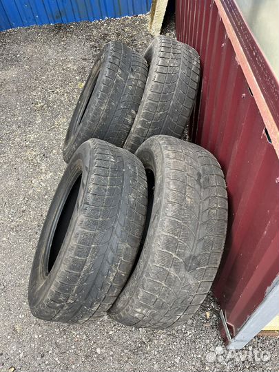 Bridgestone Blizzak WS-60 215/65 R16