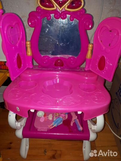 Детский туалетный столик