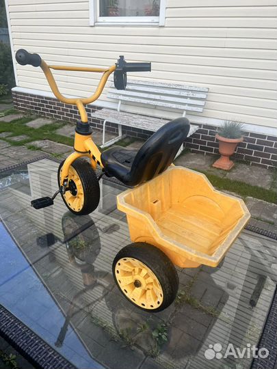 Трехколесный велосипед