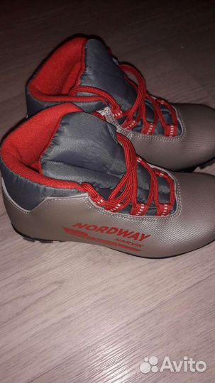 Детские лыжные ботинки