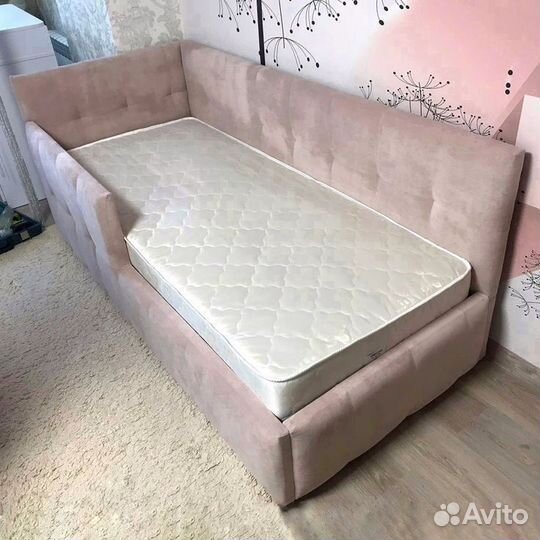 Кровать в детскую комнату с мягкой спинкой