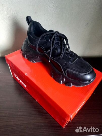 Кроссовки женские черные