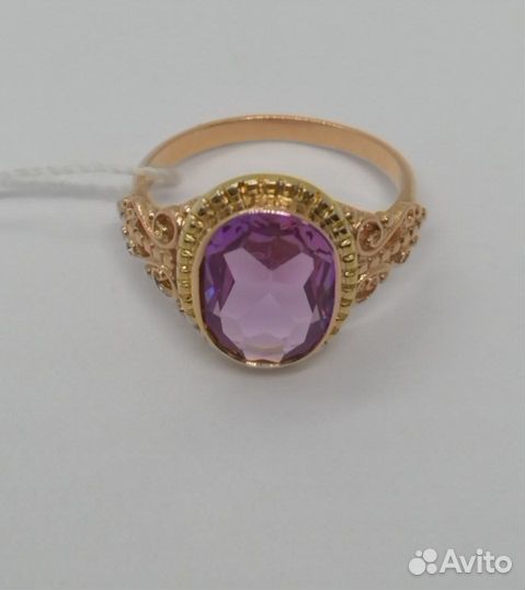 Кольцо с синтетическим камнем Золото