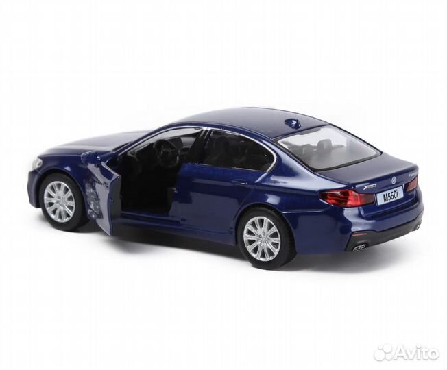 Модель автомобиля BMW M550i (1:32)