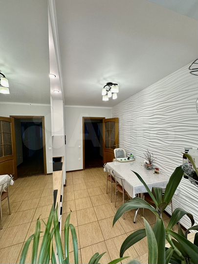 4-к. квартира, 77 м², 1/10 эт.