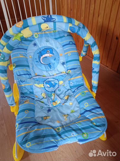 Бесплатно отдам детский шезлонг-баунсер б/у