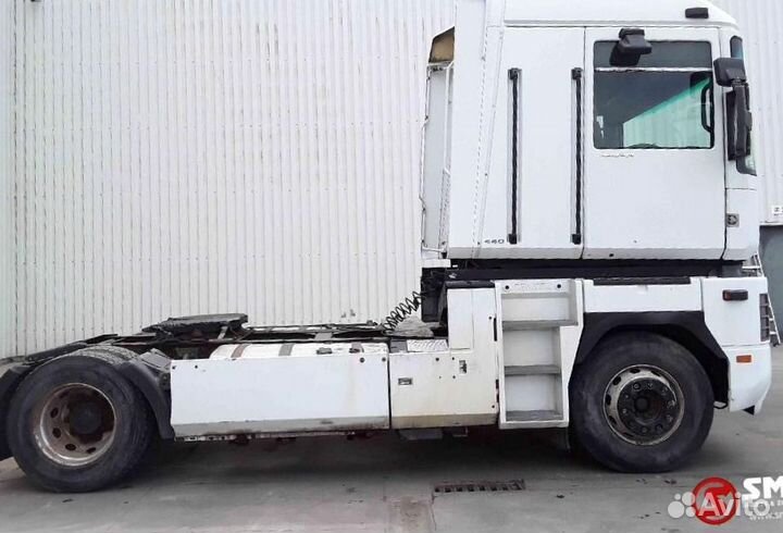 Pазбираем грузовик Renault Magnum III 2001-2008