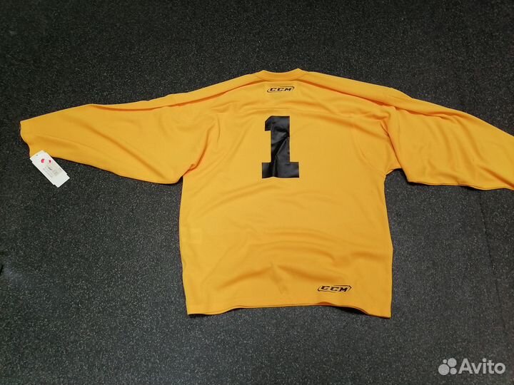 Перчатки вратарские, нагрудник, футболка вратаря