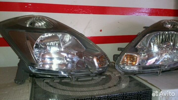 Фара тойота пассо правая / левая 2000 - 2007г