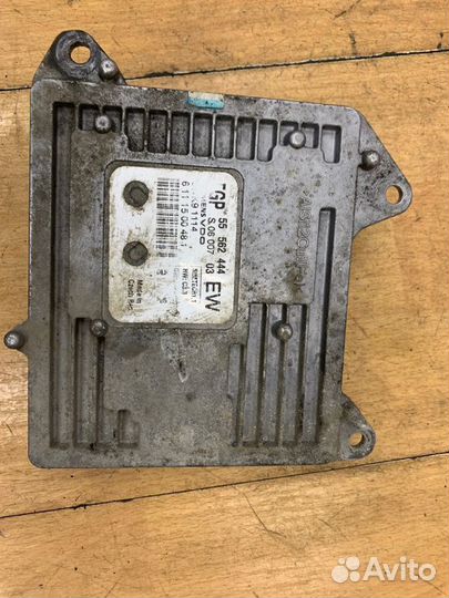 Блок управления двигателем Opel Zafira B минивэн