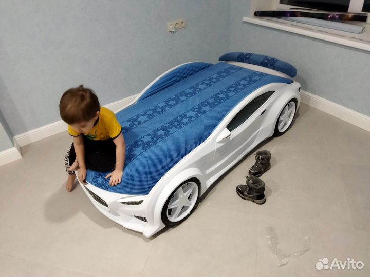 Кровать машинка со спальным местом 180/80