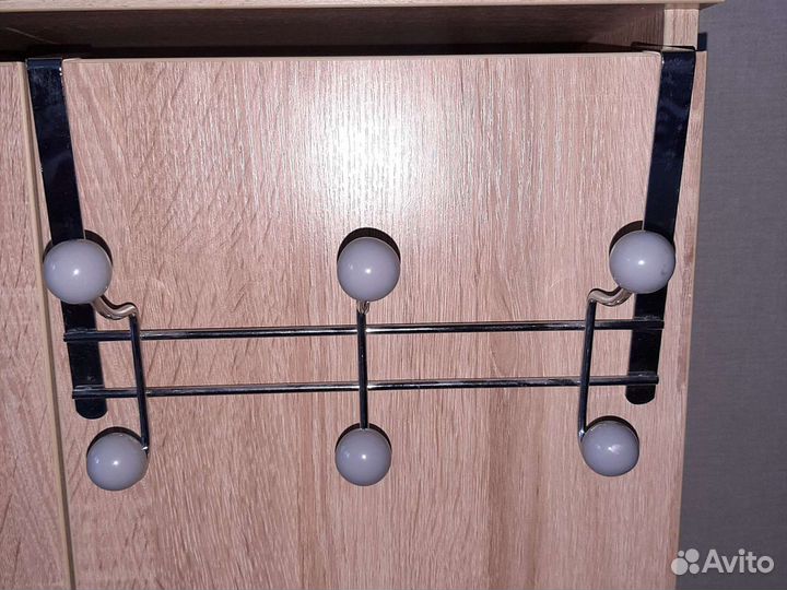 Вешалка на дверь