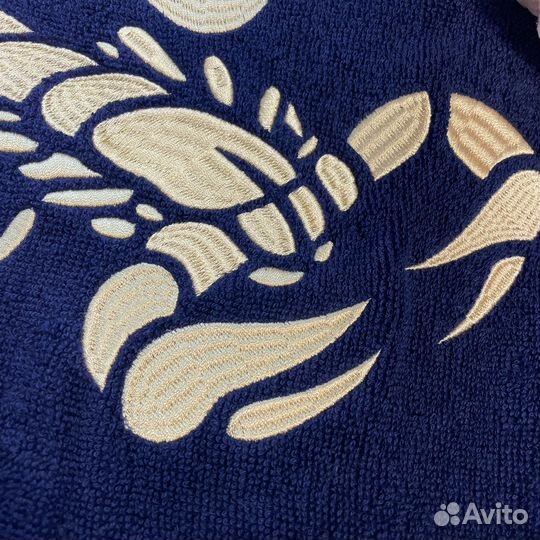 Мужской махровый именной халат с вышивкой скорпион