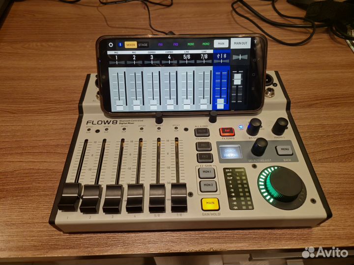 Микшерный пульт behringer flow 8