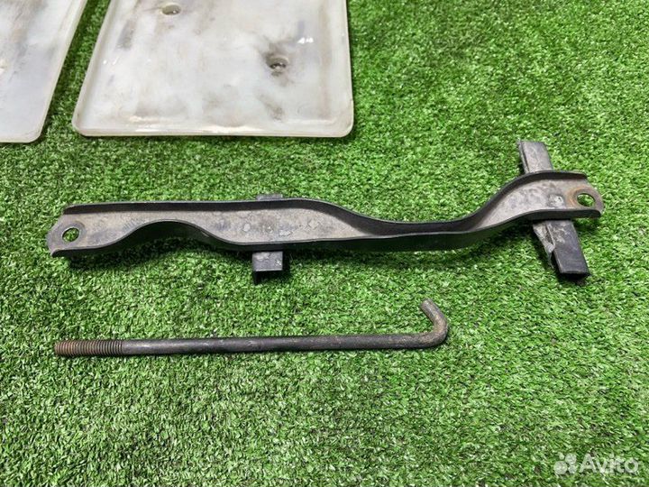 Крепление аккумулятора Toyota Land Cruiser Prado