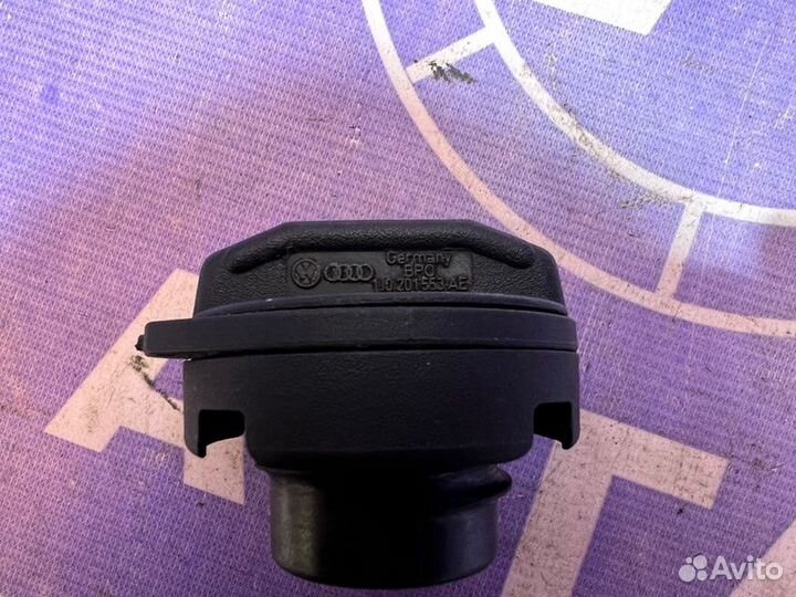 Крышка бензобака Volkswagen Touareg 7L GP BPE 2008