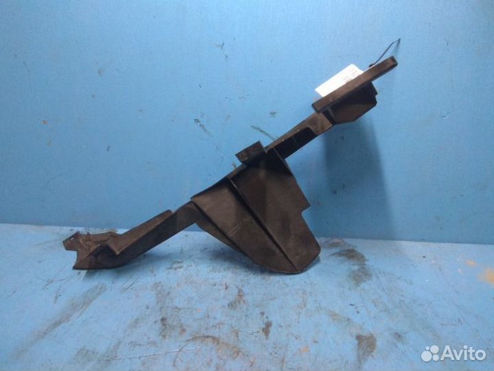 Дефлектор радиатора правый Lexus Rx 330 2003-2008