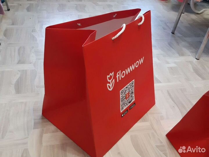 Подарочный пакет бумажный с ручками 29х29 см