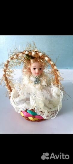 Кукла фарфоровая