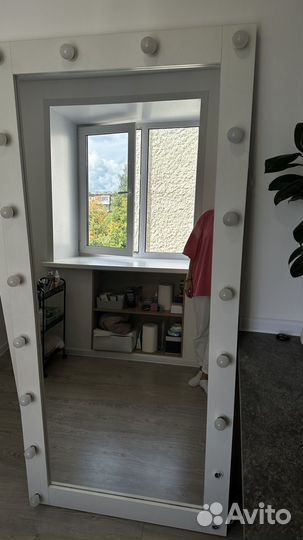 Зеркало напольное с подсветкой