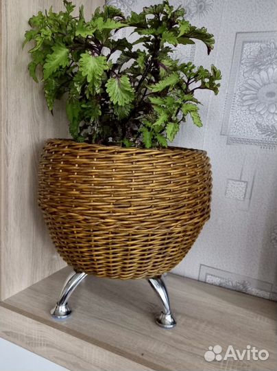 Кашпо из искусственного ротанга