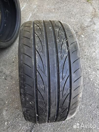 Yokohama 104ZR 255/35 R19