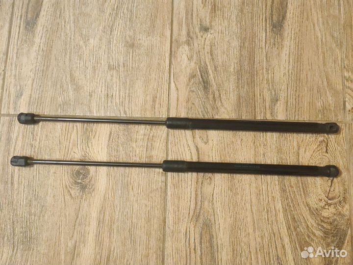 Газовый амортизатор багажника skoda yeti