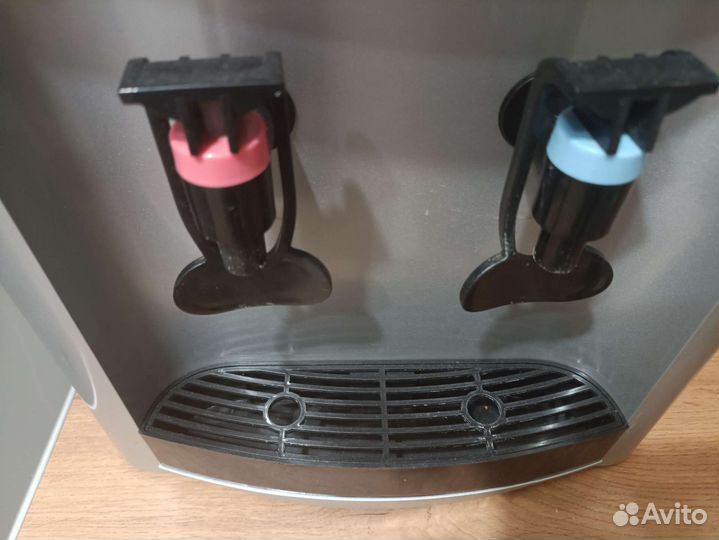 Кулер для воды настольный