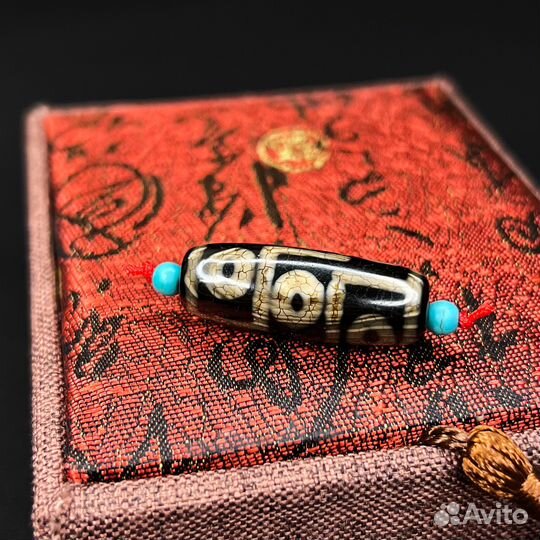 Интересная бусина Дзи 9 глаз