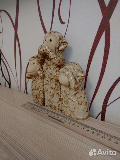 Фарфоровые фигурки трёх обезьянок (не вижу, не слы