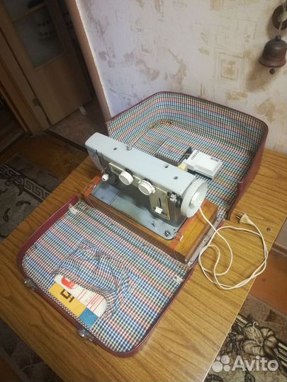 Швейная машинка чайка 3