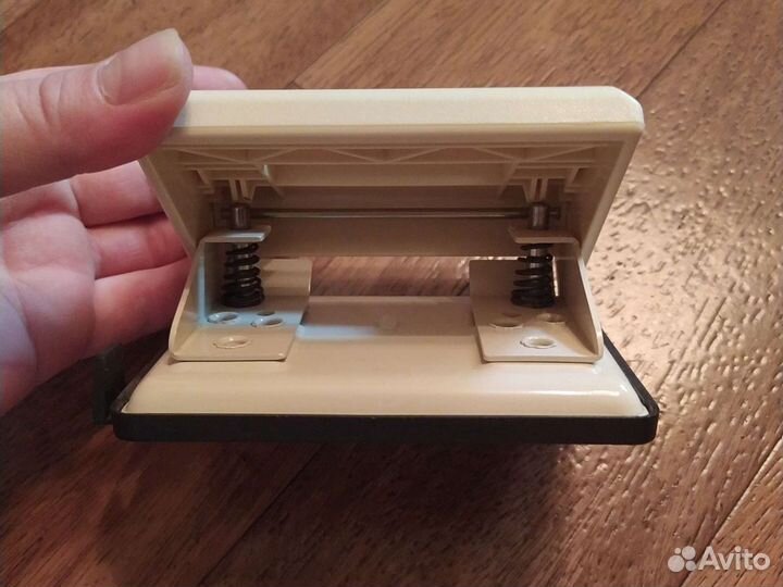 Дырокол 2шт