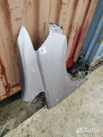 Крыло переднее правое Nissan Serena C25