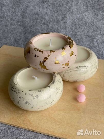 Свечи в подсвечниках