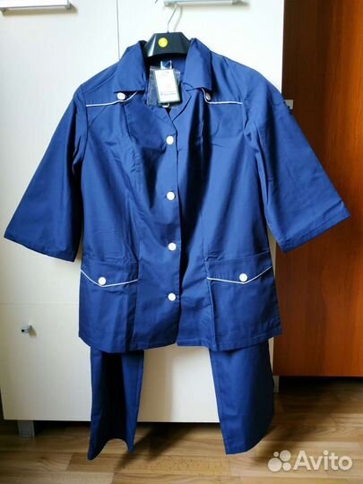 Спецодежда женская, белые халаты