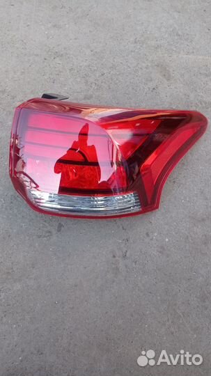 Фонарь задний правый mitsubishi outlander 3