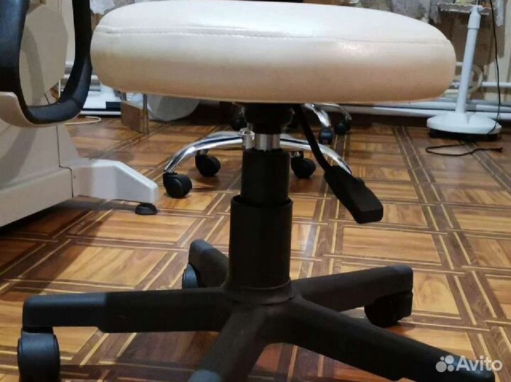 Стул без спинки