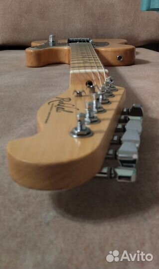 Электрогитара в виде Fender Telecaster Rockdale