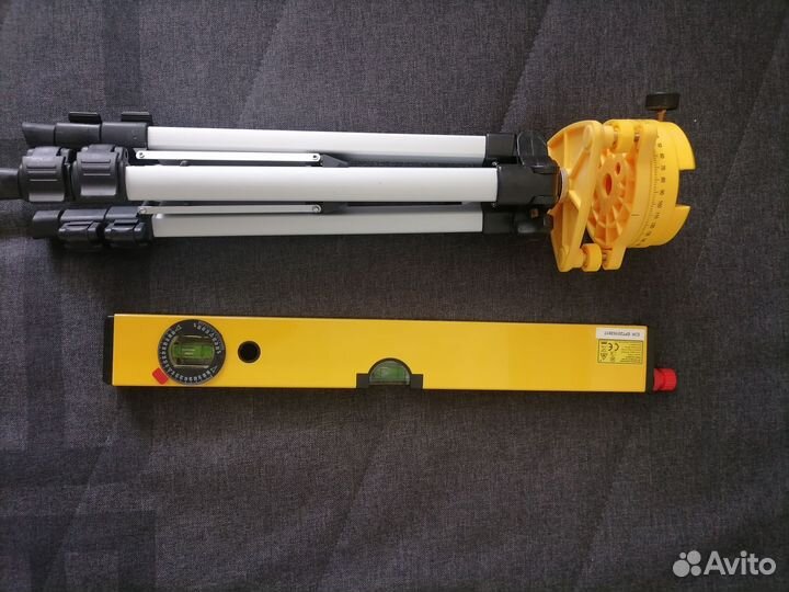 Уровень лазерный на штативе