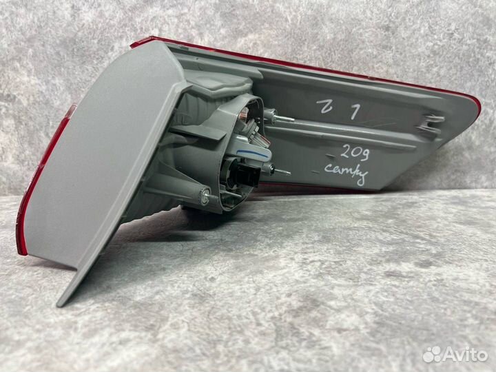 Фонарь задний наружный левый Toyota Camry XV40