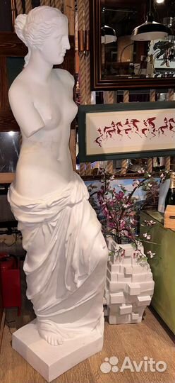 Статуя Венера